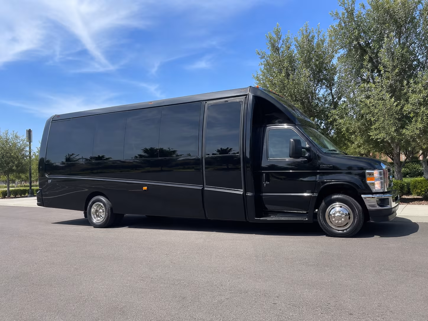 find the perfect transportation for your next airport transfer 3